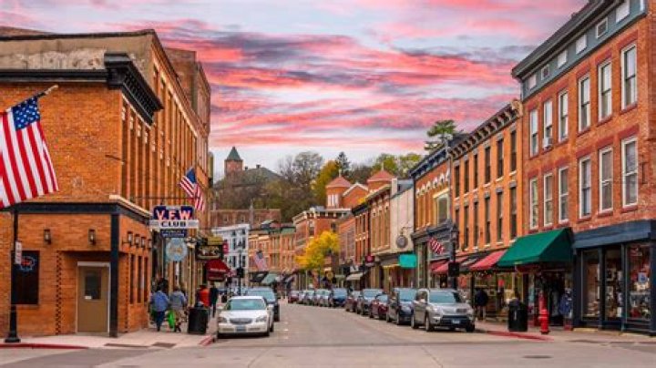 10 U.S. Small Towns So Cozy You'll Never Want to Leave