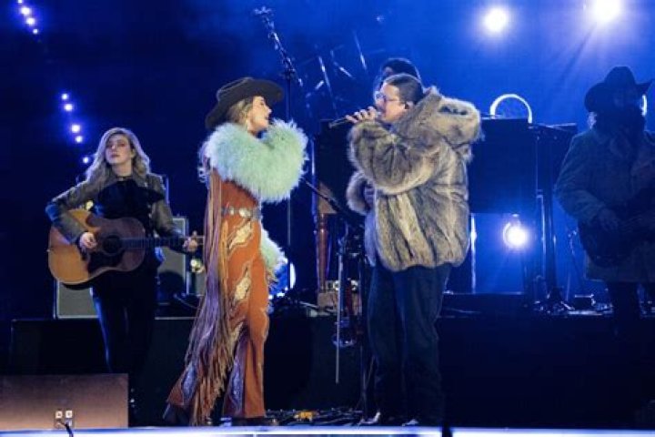 Alicia Keys Slays New Year’s Eve Performance With Emotional ‘Blended Family’ Show