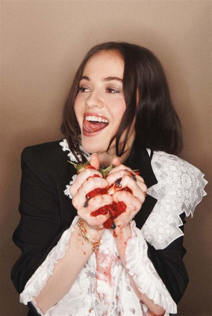 Bea and Her Business: Pop Singer Detailed Bio, Age, Birthday, & Height Insights and more