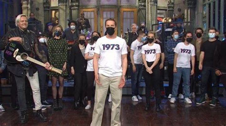 Benedict Cumberbatch Wears ‘1973’ T-Shirt At ‘SNL’ To Support Abortion – Hollywood Life