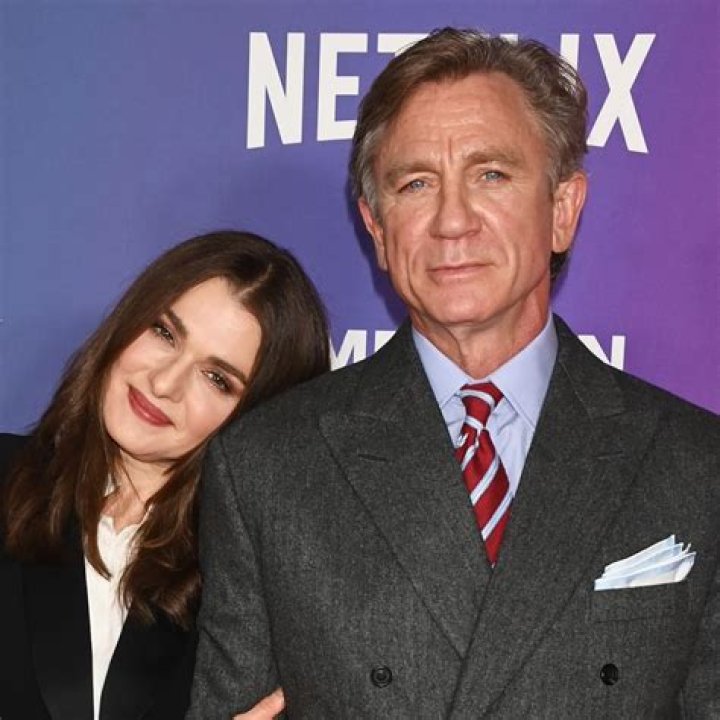 ‘Betrayal’ — Rachel Weisz & Daniel Craig In Sexy New Broadway Show – Hollywood Life
