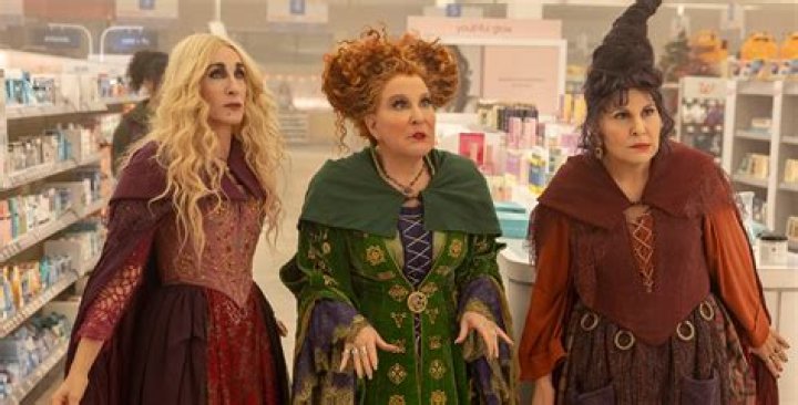 Bette Midler, SJP, & Kathy Najimy Spotted Filming 1st ‘Hocus Pocus’ Scenes Together
