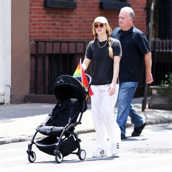 Celebrity Mothers With Baby Strollers — Pics – Hollywood Life