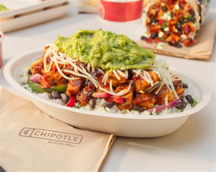 Chipotle’s Keto Bowl — Paleo & More Options For Dieting In 2019 – Hollywood Life