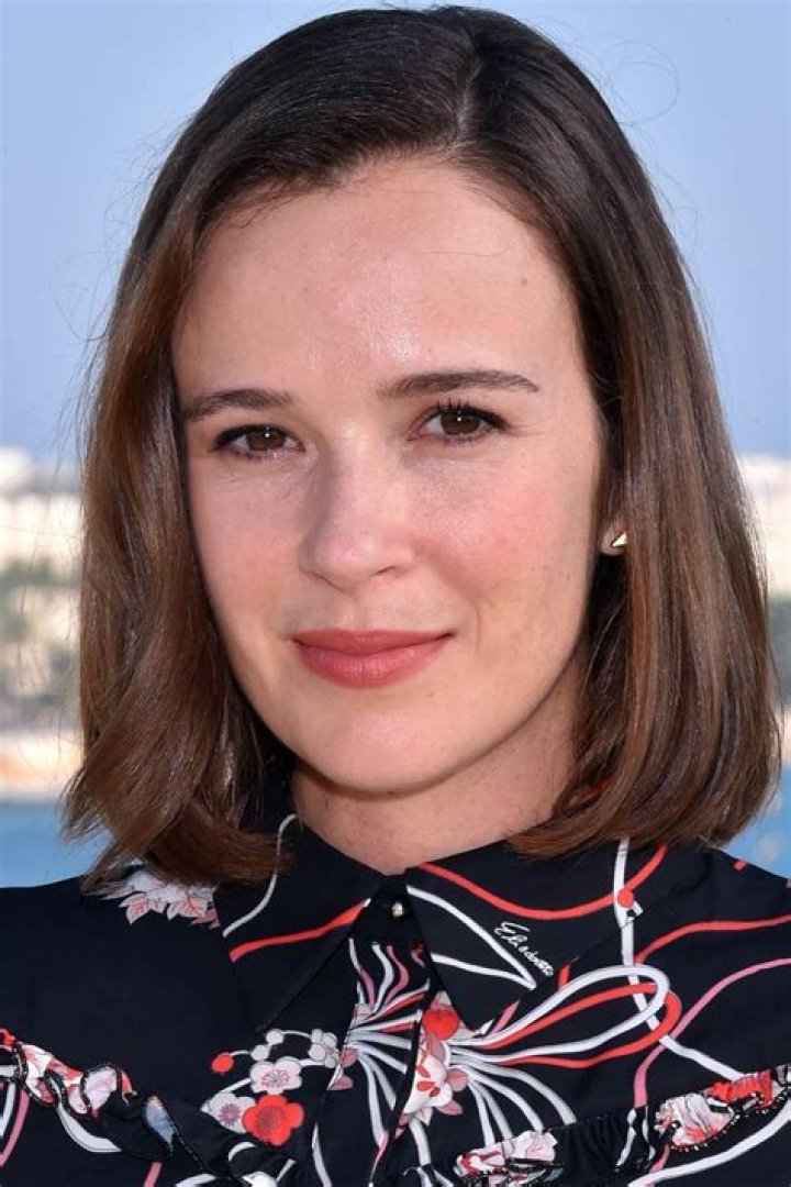 Claire van der Boom - Bio, Age, Wiki, Facts and Family