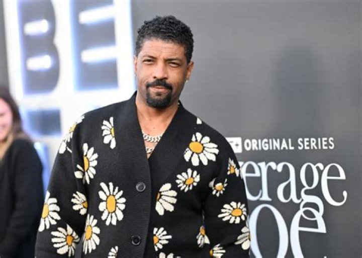 Deon Cole - Bio, Age, net worth, Wiki, Facts and Family
