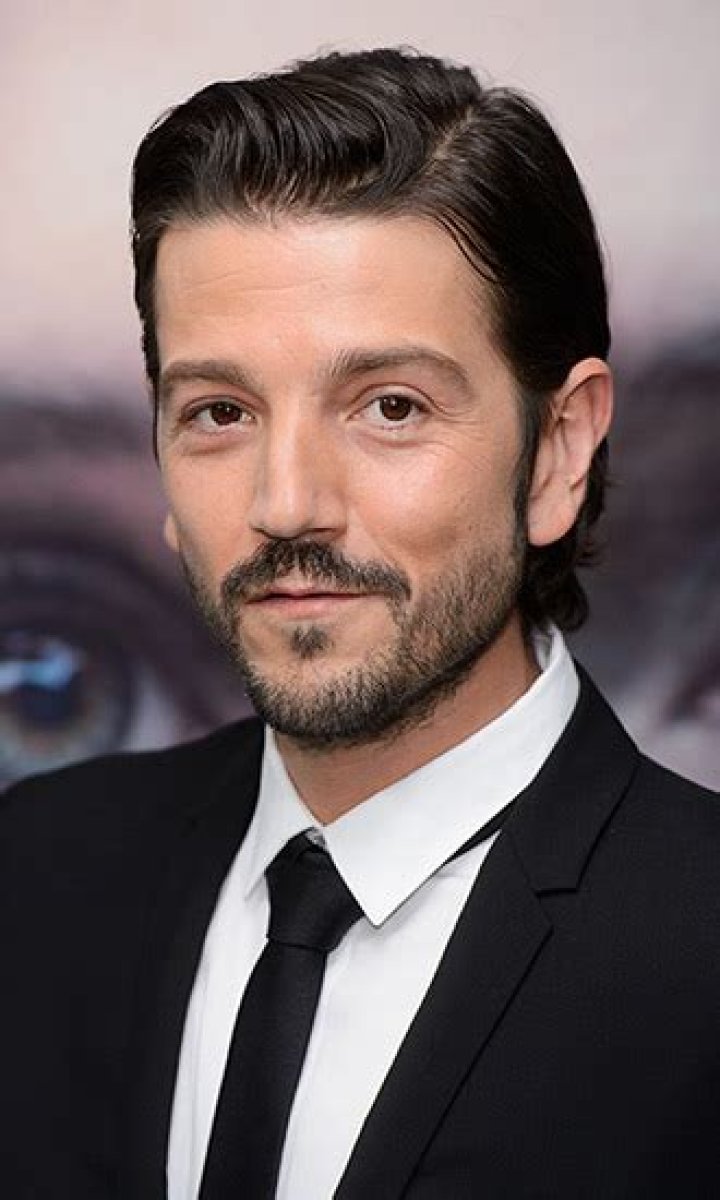 Diego Luna Celebrity Bio – Hollywood Life