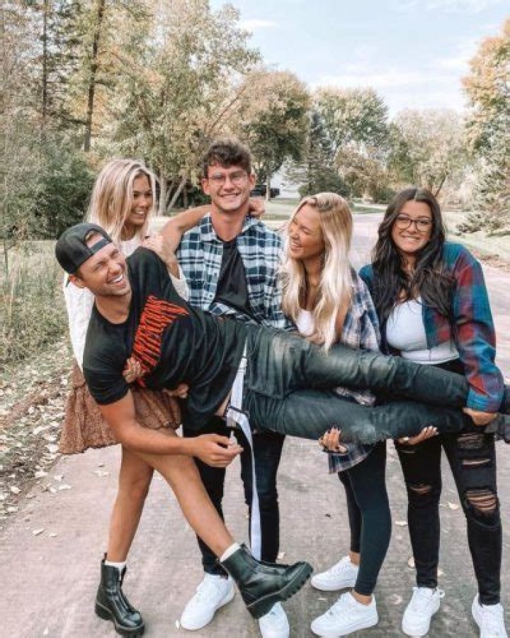 Ella Schnacky - Bio, Age, Wiki, Facts and Family