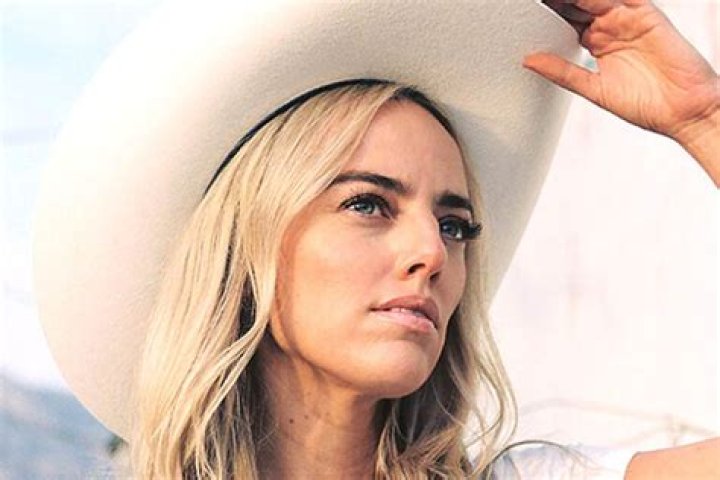 Emma White Shows You Can Be Both R&B & Country With New ‘Cowboy’ Bop