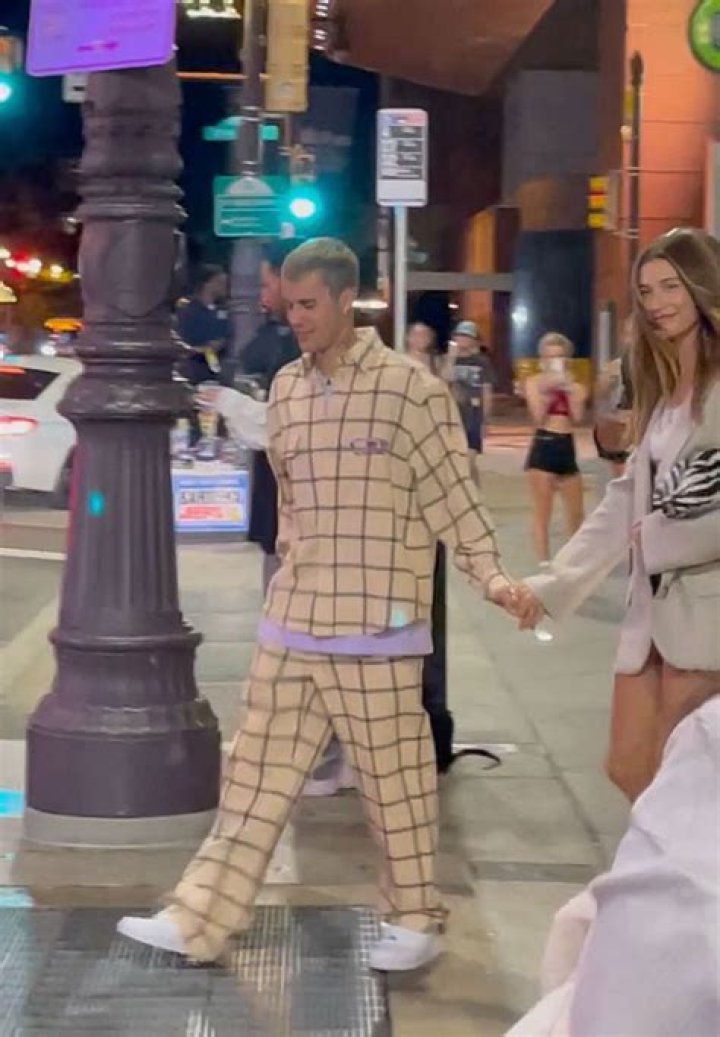 Hailey Baldwin Wears Daisy Dukes On Philadelphia Date With Justin Bieber – Hollywood Life