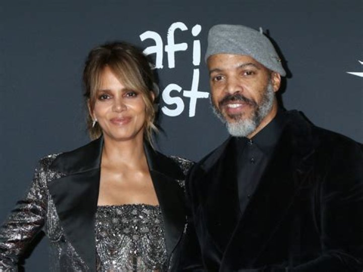 Halle Berry’s Son Maceo Wears Heels In Quarantine — Watch – Hollywood Life