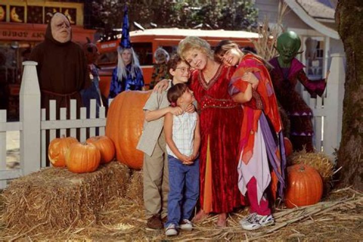 Halloweentown’s Kimberly J. Brown and Daniel Kountz’s Relationship – Hollywood Life