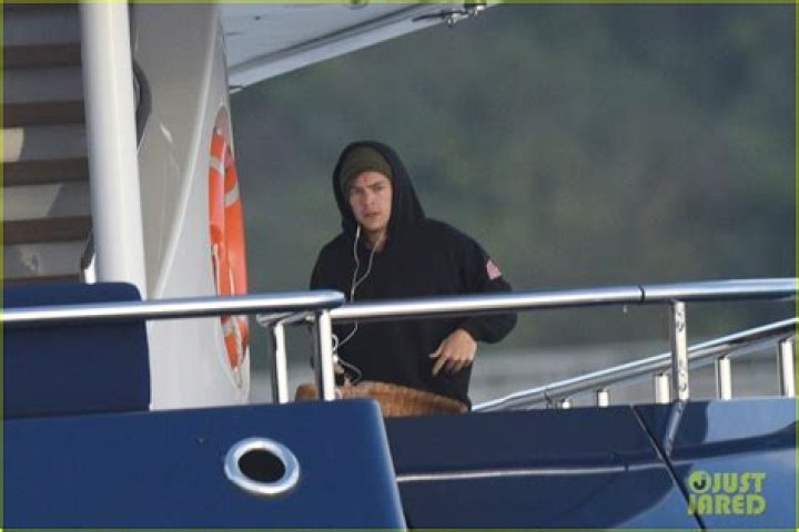 Harry Styles & Kendall Jenner: His Sweet Call To Her After Vacation Photos Leaked