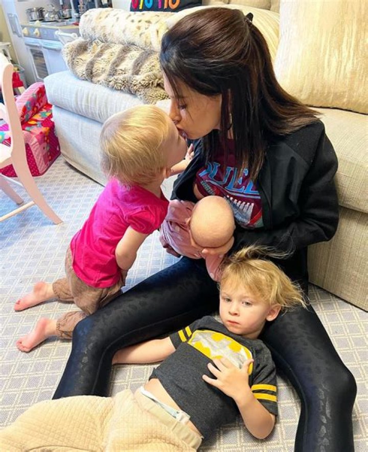 Hilaria Baldwin Supports Alec By Cuddling Up To Him In 1st Photo After Manslaughter Charges Dropped
