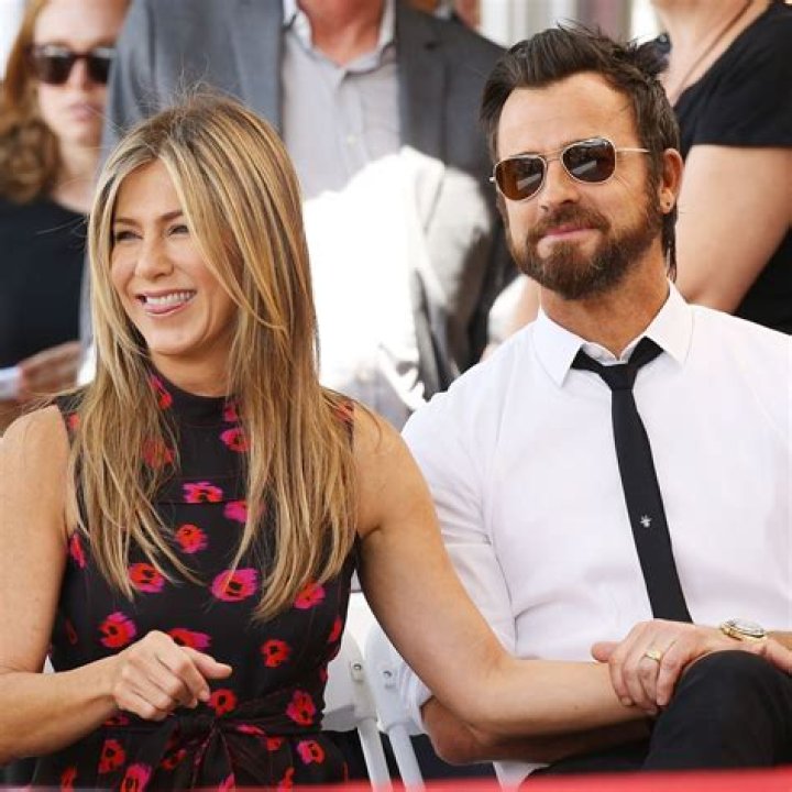 Jennifer Aniston & Justin Theroux – How They Met & Fell In Love