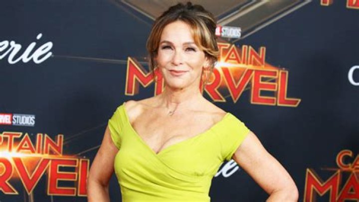 Jennifer Grey Regrets Nose Job 35 Years After Doing ‘Dirty Dancing’ – Hollywood Life