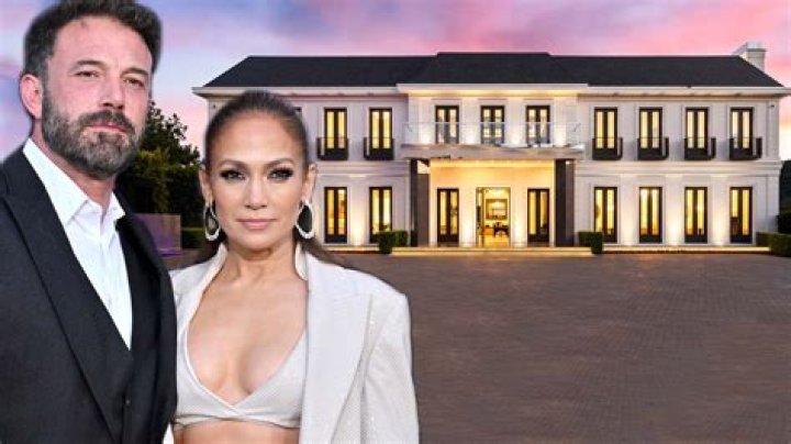 Jennifer Lopez Is Pictured Leaving Ben Affleck’s House After A Sexy Sleepover: See Photo