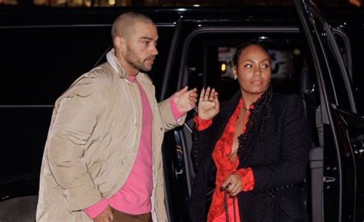 Jesse Williams Held Hands WIth His GF Ciarra Pardo In NYC: Photos – Hollywood Life