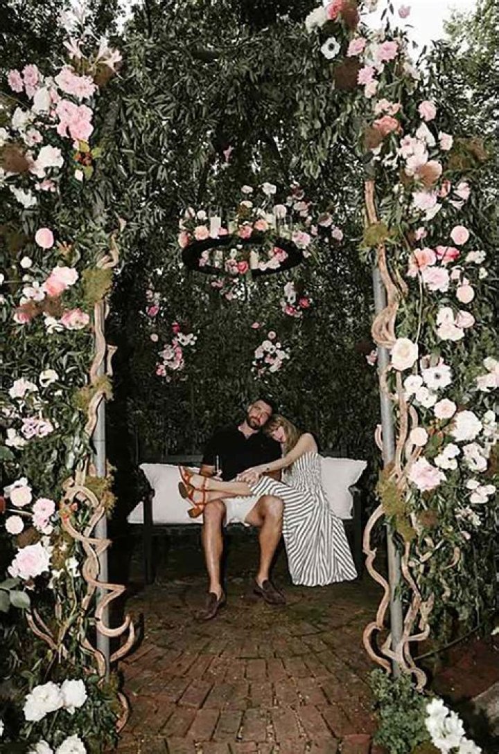 Jo & Alex Get Engaged After Romantic Proposal – Hollywood Life