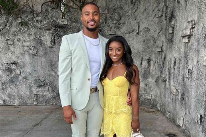 Jonathan Owens Mouth Waters Over Girlfriend Simone Biles’ Gorgeous New Pic: ‘Damn Girl’