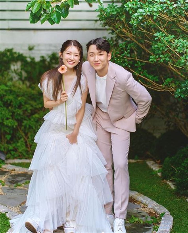 Kang Min-Hyuk Wife | Is He Married | Kids And Net Worth