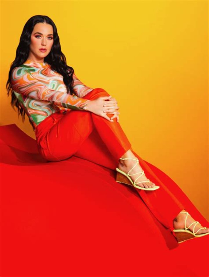 Katy Perry Rocks Slit Skirt & More For Shoe Line Photo Shoot – Hollywood Life