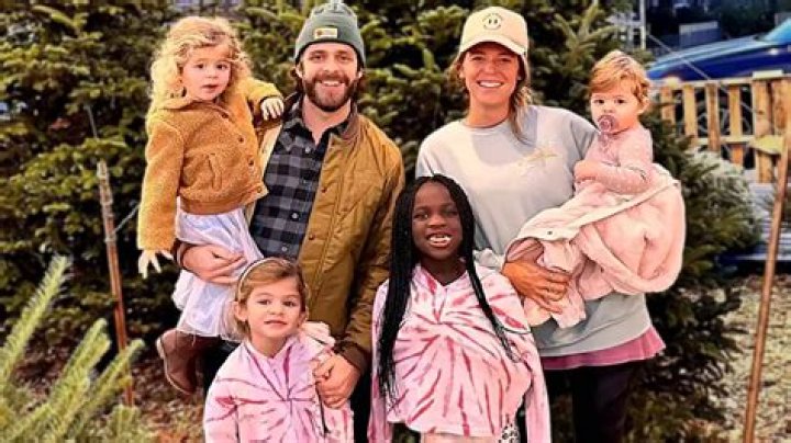 Kelly Clarkson Breaks Down In Tears As Thomas Rhett & Wife Share Story Of Adopting Daughter, 4