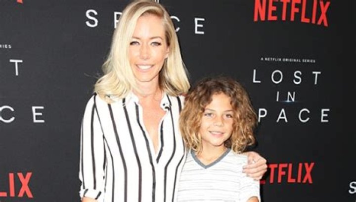 Kendra Wilkinson – Hollywood Life