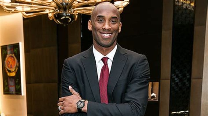 Kobe Bryant Helps Car Crash Victim After Witnessing Accident — See Pics – Hollywood Life
