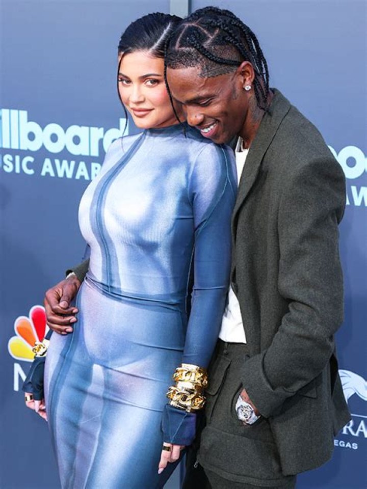 Kylie Jenner Praises Travis Scott At Billboard Awards On ‘Kardashians’ – Hollywood Life