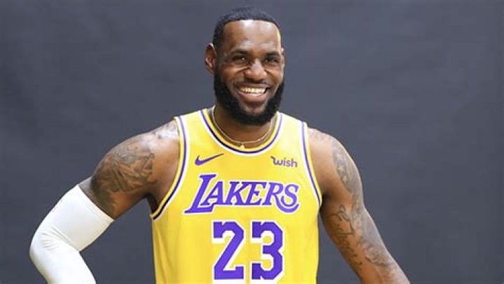 LeBron James Screams Over Being the Oldest Player in the NBA – Hollywood Life