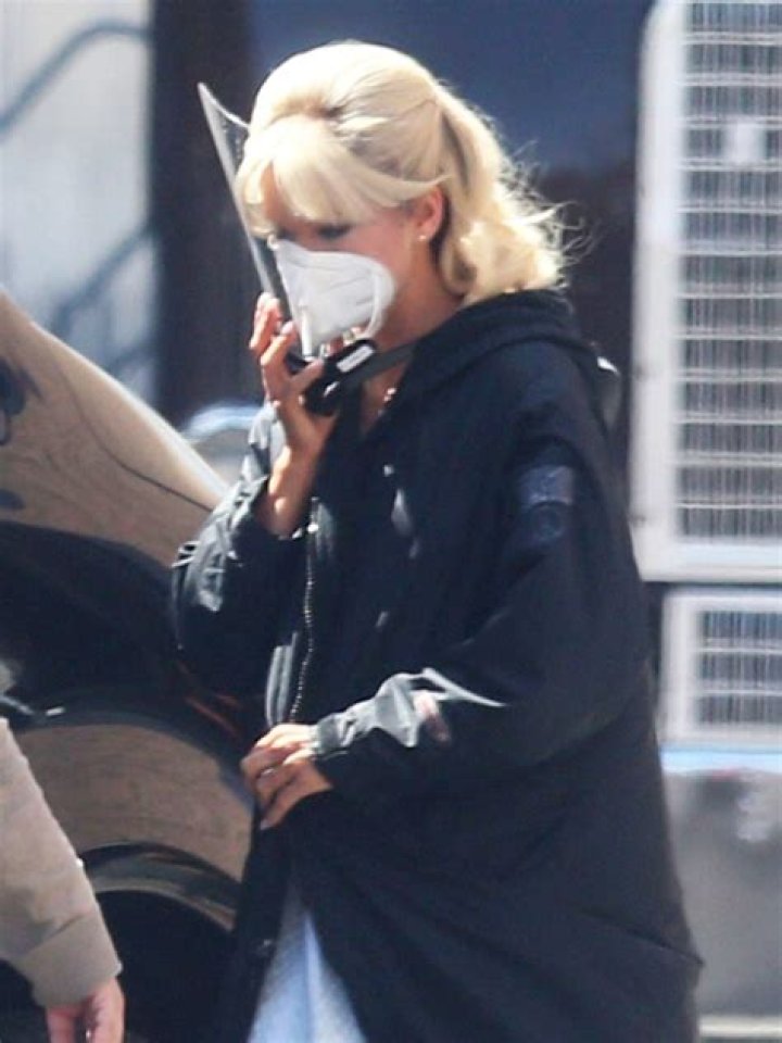 Lily James As Pamela Anderson On The Set Of ‘Pam & Tommy’ – Pics – Hollywood Life