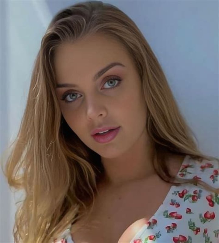 Maribelle Poppy(webvideostar) - Biography, Age, Net Worth, Wikipedia, Spotify, TikTok, Facebook, Facts and Family