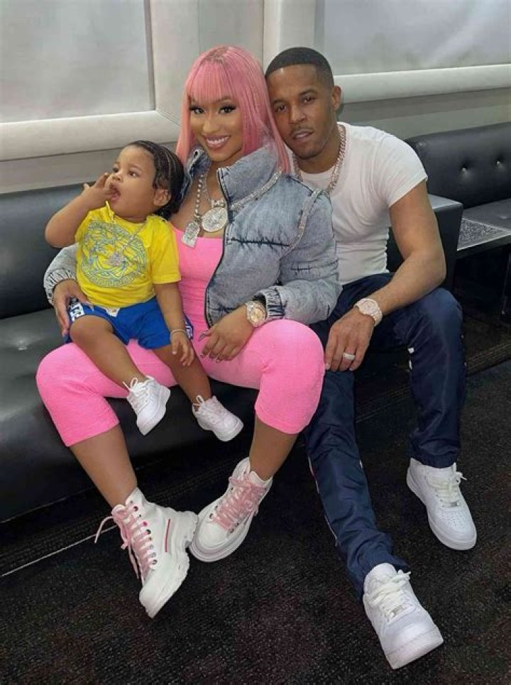 Meek Mill ‘Misses’ Nicki Minaj: ‘Waiting’ For Her To Break Up With Kenneth Petty To Make A Move