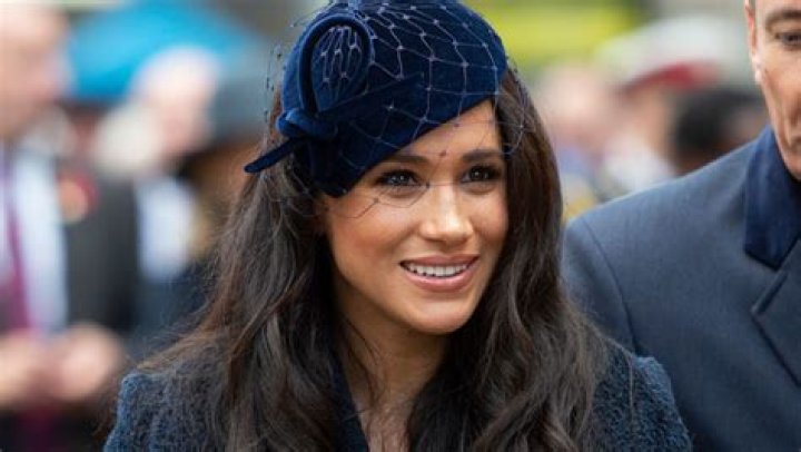 Meghan Markle Seemingly Shades England During Chat With Gloria Steinem – Hollywood Life