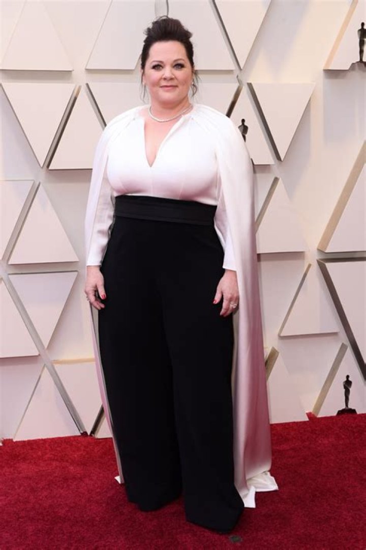 Melissa McCarthy’s Outfit At Oscars 2019 – Black & White Jumpsuit – Hollywood Life