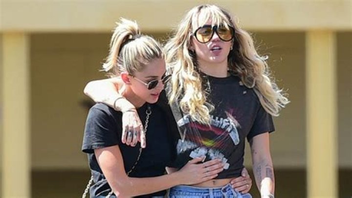 Miley Cyrus Wears Thong On Instagram — Pic – Hollywood Life