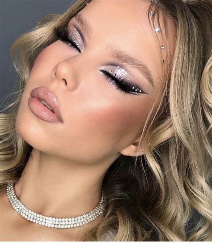 New Year’s Makeup & Fashion — Pics