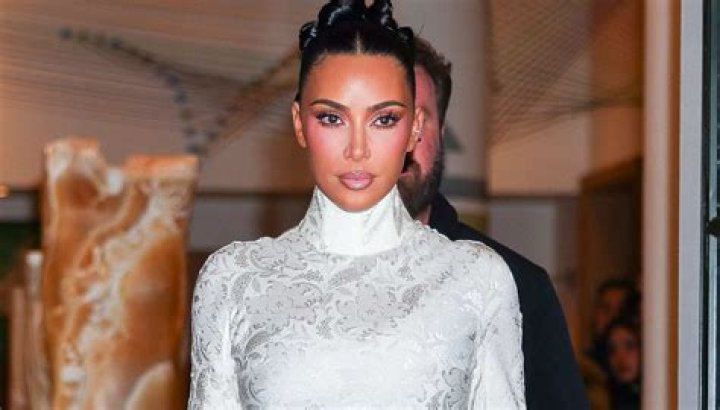 Pete Davidson Wraps His Arms Around Kim Kardashian After Low-Key Pizza Date — Photos
