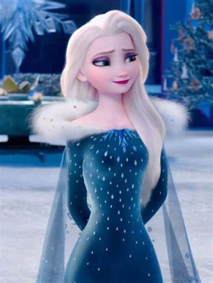 Queen Elsa & More Looks — Pics – Hollywood Life