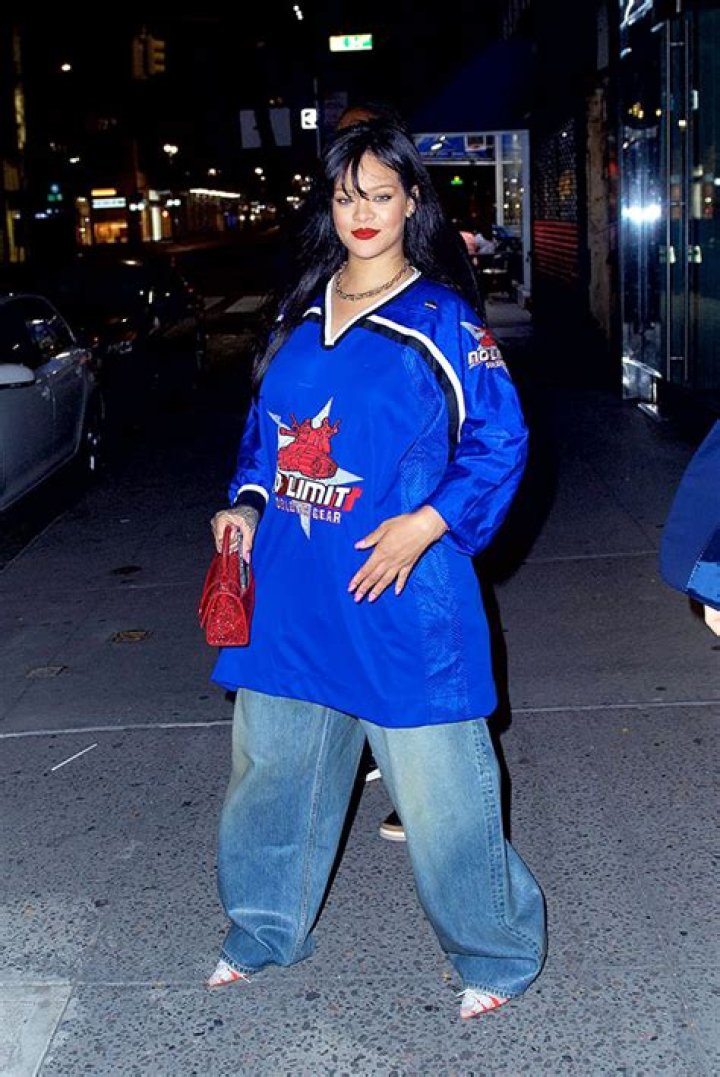 Rihanna & A$AP Rocky Spotted At Studio As She Wears Baggy Jeans – Hollywood Life
