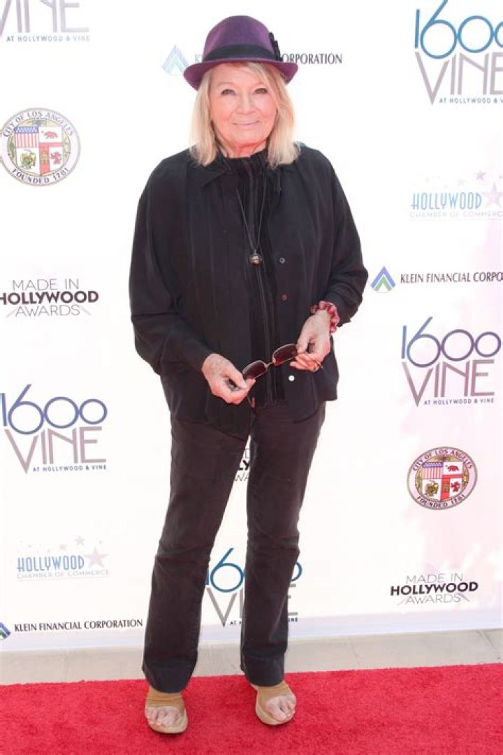 Sandra Dickinson - Bio, Age, Wiki, Facts and Family