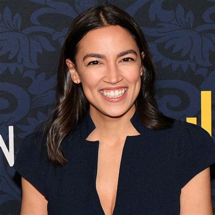 Sarah Palin Rants That Alexandria Ocasio-Cortez Is ‘Obsessed With Sex’ & Twitter Claps Back