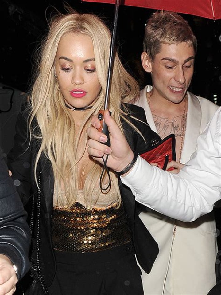 See Her Major Wardrobe Malfunction! – Hollywood Life