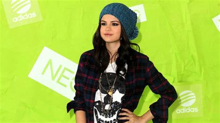 See Her ‘Waverly Place’ Looks – Hollywood Life