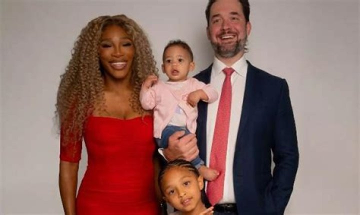 Serena Williams Looks Glam In Family Photos While Holding Daughter – Hollywood Life