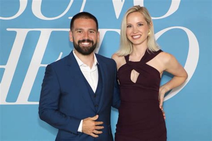 Shay Mooney - Bio, Age, siblings, weight, height, Wiki, Facts and Family