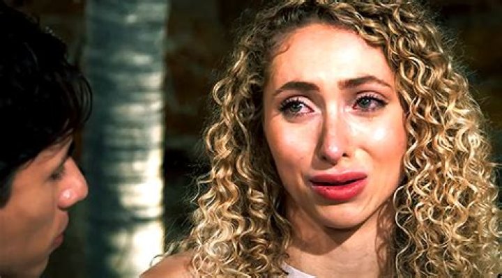 The Couples’ Tearful Goodbyes – Hollywood Life