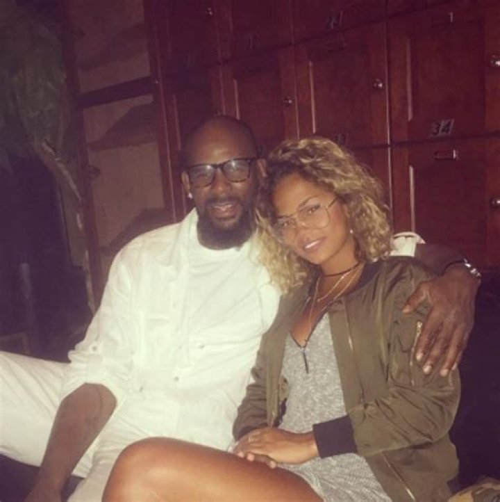 Who Is Halle Calhoun? 5 Things To Know About R. Kelly’s Girlfriend — Facts – Hollywood Life
