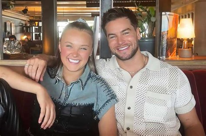 Who Is Mark Bontempo? 5 Things To Know About JoJo Siwa’s New Boyfriend – Hollywood Life